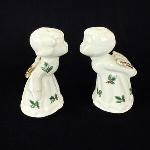 Vintage Essex Christmas Salt Pepper Shakers Angels Kissing Ceramic Holly Berries
